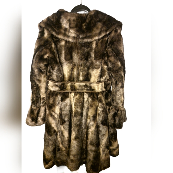 Beautiful Faux Fur Coat! - Picture 2 of 11